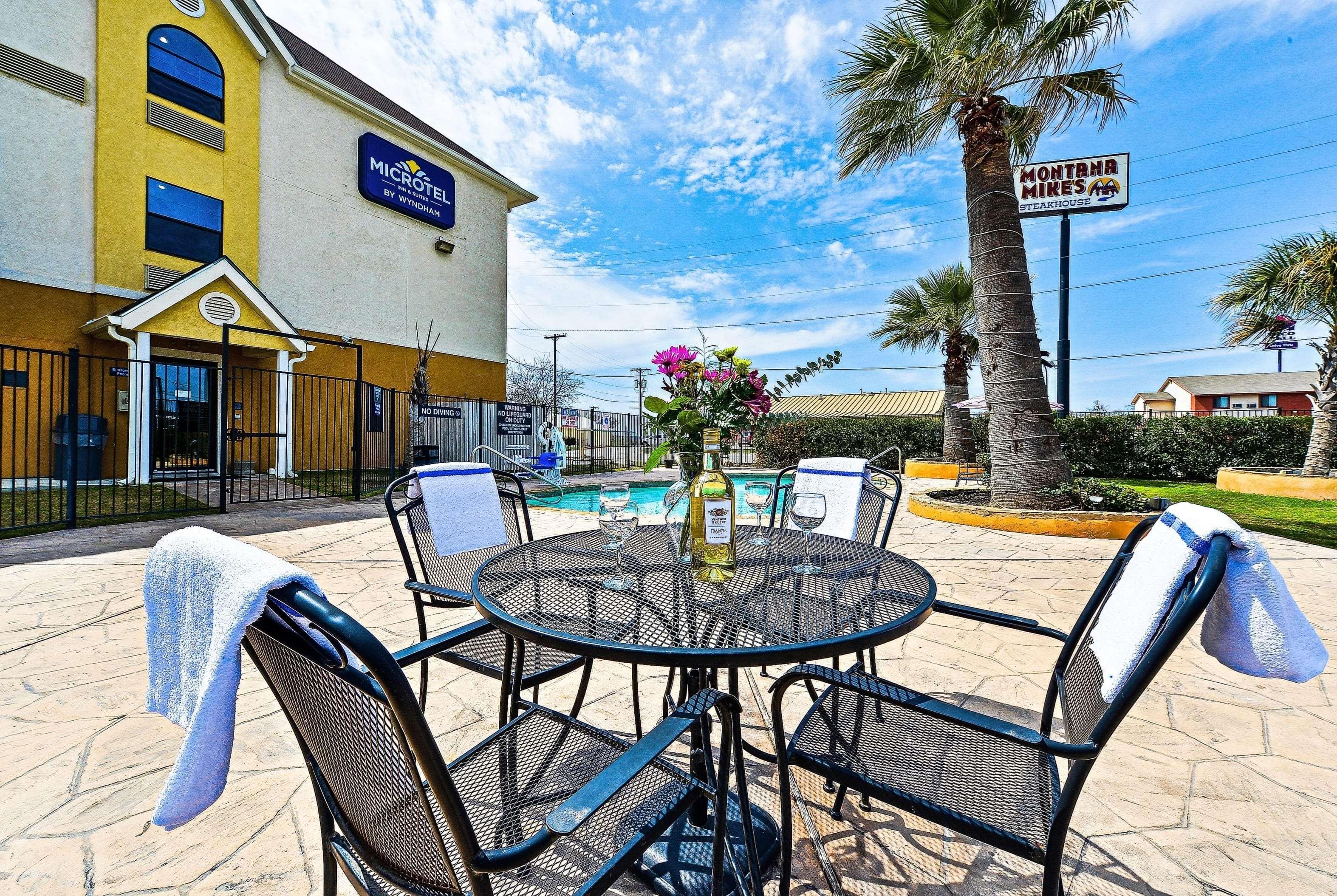 Microtel Inn & Suites By Wyndham New Braunfels I-35 Exterior photo